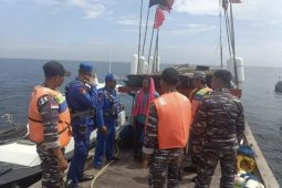 Navy, police conduct patrol to halt Rohingya boats from entering Riau