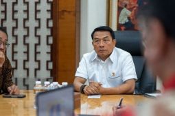 Moeldoko sebut spanduk capres saat Presiden kunjungan kerja sulit dikontrol