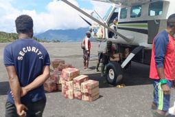 Pemprov Papua Tengah salurkan bantuan warga terdampak hujan es