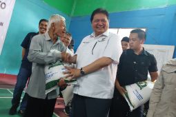 Menko Airlangga salurkan 2.200 BLT El Nino ke masyarakat Bogor