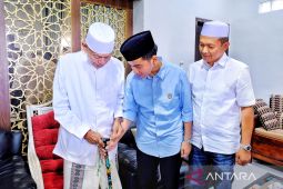 Gibran sowan ke kediaman Ayip Thohir di Cirebon