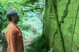 520 KK warga Purwakarta mengungsi akibat longsor