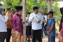 Menteri ATR/BPN serahkan 289 sertifikat gratis ke warga Kabupaten Muaro Jambi