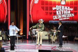 Debat Anies-Prabowo memanas, Ganjar: Saya duduk di tengah mendinginkan