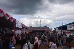 Ratusan warga ikuti pesta makan durian di desa Nangka