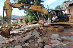 SMGP bantu perbaikan aliran sungai Aek Singolot Purba Baru