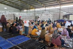 KPU Tasikmalaya tambah petugas pekerja sortir dan lipat surat suara pemilu