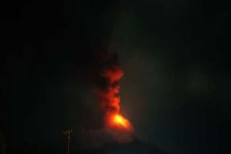 Gunung Lewotobi Laki-laki berstatus Awas