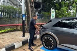 PLN jadikan tiang listrik sebagai tempat pengisian daya mobil listrik