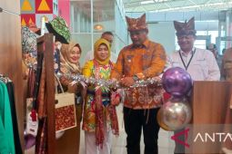 Pj Gubernur Babel Resmikan Galeri UMKM di Terminal Bandara Depati Amir