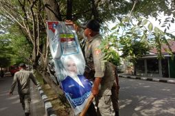 Petugas gabungan teribkan ratusan APK langgar aturan di Ambon