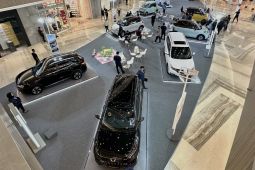 Produsen mobil asal Tiongkok pamerkan "BinguoEV" di Surabaya