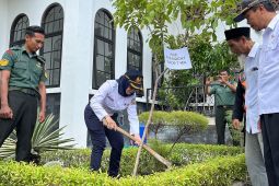 Daop 7 Madiun tanam ratusan bibit guna dukung Gerakan Satu Juta Pohon