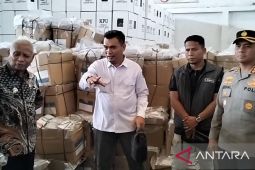 Bupati Asahan dan Forkopimda tinjau proses pelipatan Kertas Suara Pemilu 2024