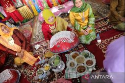 Kunjungi Rumah Adat dan UMKM Sepiak, Safriati Safrizal Akan Perkenalkan Pariwisata Belitung
