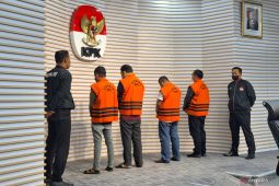 KPK tetapkan Bupati Labuhan Batu Erik Adtrada tersangka korupsi