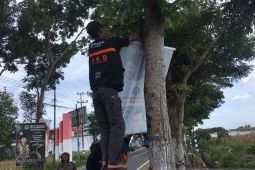 Bawaslu Jember tertibkan kembali alat peraga kampanye melanggar