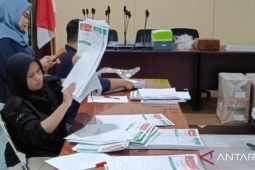 KPU Bangka Tengah sortir 4.000 lembar surat suara PSU