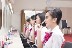 Cara tampil elegan dan menarik ala pramugari dan pramugara