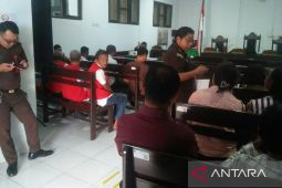 Seorang ayah  rudapaksa anak kandung hingga lahirkan  empat anak disidang di PN Ambon