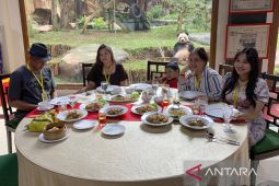 Taman Safari Bogor promo makan siang bersama panda