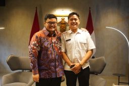 Bupati Kediri apresiasi guru honorer bantu beli alat sekolah