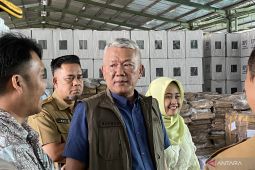 Pj Wali Kota Bandung cek kegiatan sortir dan lipat surat suara