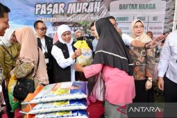 Gubernur Khofifah pastikan harga kebutuhan pokok terkendali