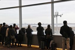 Dua pesawat tabrakan di bandara Jepang