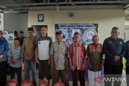 Pj Wako dan Forum Shodaqoh Pemuda Girimaya Bagikan 170 Paket Bahan Kebutuhan Pokok di Kelurahan Bukit Besar