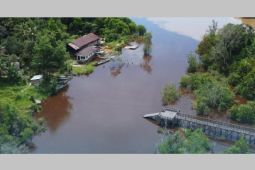 Palangka Raya menghubungkan kelurahan terisolir dengan jembatan gantung
