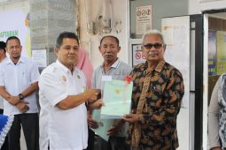 Kantor Pertanahan serahkan 300 sertifikat gratis 2023