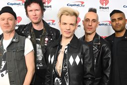 Sebelum bubar, grup band rock Sum 41 sambangi Indonesia