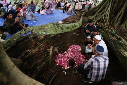 Menghormati ulama, tradisi sahabat nabi, tabi'in, hingga  salafus shalih