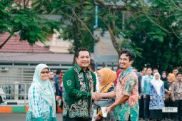 Wali Kota Aditya serahkan tiga ambulans ke Puskesmas Banjarbaru