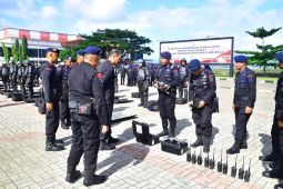 Dansat Brimob Maluku cek kendaraan taktis persiapan pengamanan  pemilu