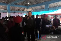 Cak Lontong sapa nelayan di TPI Bayah Lebak