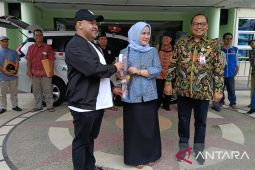 Pemprov Kaltim hibahkan 69 ambulans  untuk warga