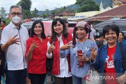 Sihar Sitorus salurkan program bantuan di 83 kecamatan se Sumut II selama 4 tahun