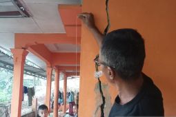 Bencana pergerakan tanah rusak rumah di Kampung Cikontrang Sukabumi