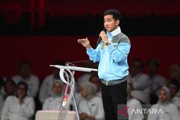 Gibran pasang pin "One Piece" dan pakai jaket saat debat keempat