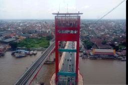 Pemkot larang anak usia di bawah 13 tahun  naik menara Ampera