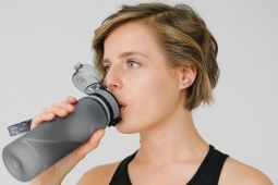 Seberapa sering harus cuci botol air minum?