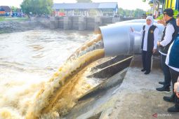 Gubernur Khofifah resmikan rekonstruksi Pintu Air Kuro Lamongan