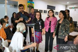 Pemkot Denpasar salurkan 981 paket beras untuk lansia dan disabilitas