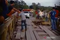 Warga Mukomuko minta pemerintah bangun jembatan permanen