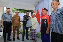 Kemenkumham Jatim beri bantuan warga saat baksos di Jember