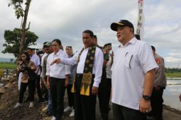 Mentan ancam cabut izin distributor pupuk subsidi jika endapkan stok