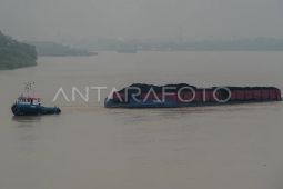 Pemanfaatan sungai untuk angkutan batu bara