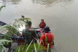 Tim SAR evakuasi remaja yang  hanyut di Sungai Silau Sumut